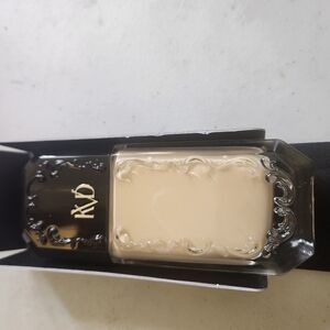 KVD Foundation Light 021 BNIB